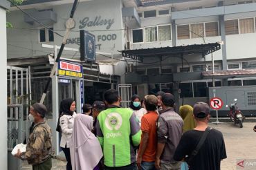 Aksi sosial Jumat berkah, Lapas Perempuan Palembang salurkan 130 porsi pecel lele