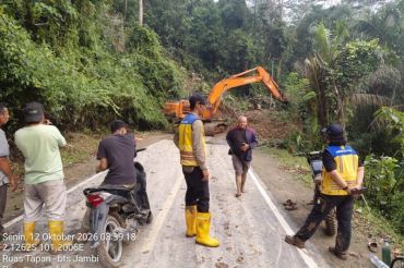 PU tangani delapan titik longsor di jalur Tapan--Batas Jambi