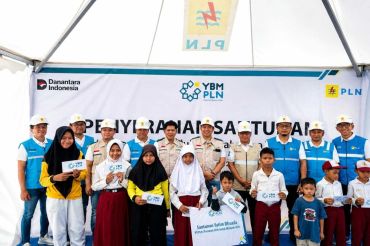 YBM PLN salurkan santunan guru ngaji dan anak yatim di Mandalika