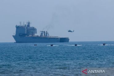 Latihan bersama TNI dan ADF Australia dalam operasi amfibi di Banongan  Situbondo