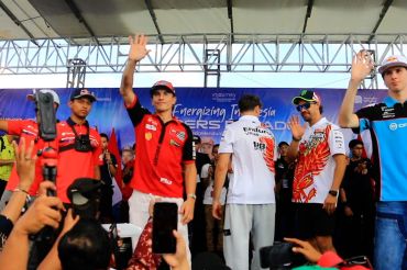 Marc Marquez pimpin barisan parade pembalap MotoGP di Kota Mataram