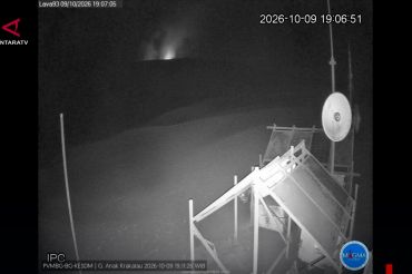Erupsi meningkat, status Gunung Anak Krakatau naik ke level III siaga