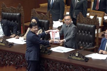 DPR sahkan 20 RUU menjadi UU selama masa sidang 2026-2027