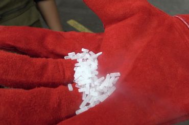 Besok Sumsel uji coba inovasi dry ice untuk atasi kabut asap karhutla