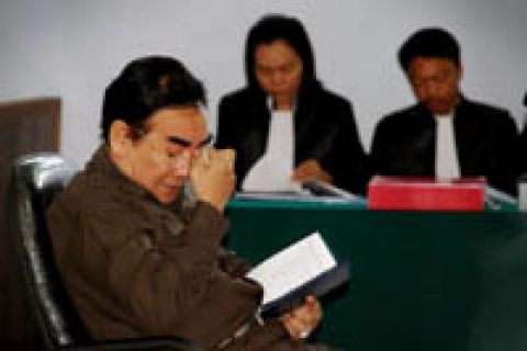 SIDANG PERDANA H L SERINATA