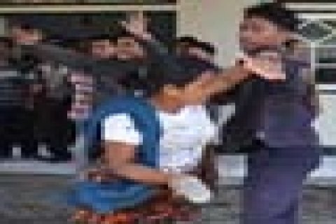SIDANG KEMBALI RICUH
