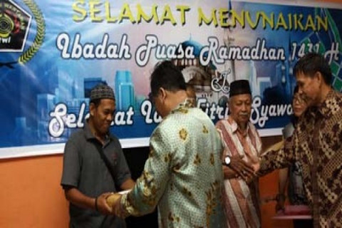 Terima Bingkisan Lebaran