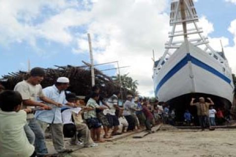 RITUAL PELEPASAN KAPAL