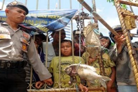 TOLAK PENIMBUNAN LAUT