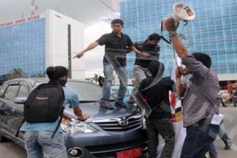 SANDERA MOBIL DINAS