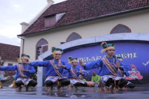 PAGELARAN SENI