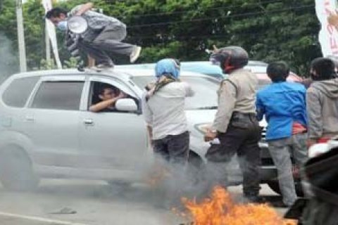 TAHAN MOBIL DINAS