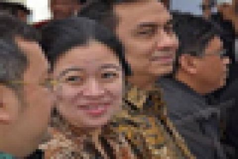 PUAN HADIRI SIDANG 