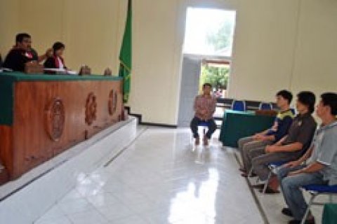 Terdakwa Menangis Dalam Sidang Pencurian Ikan