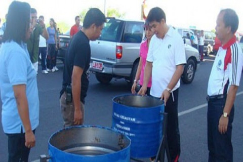 BERSIH-BERSIH PANTAI