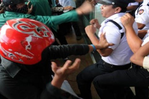DEMO TANAH ADAT