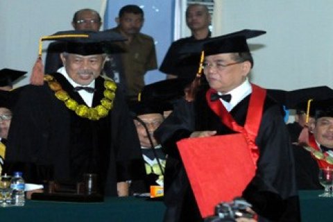 GELAR HONORIS CAUSA MA