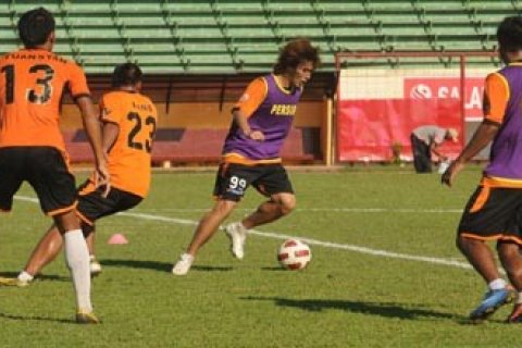 JELANG LAWAN PSM MAKASSAR