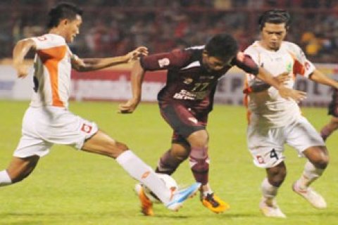 LEWATI LAWAN