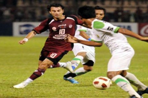 LEWATI LAWAN
