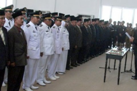 Bupati Karimun Mutasi Besar-Besaran