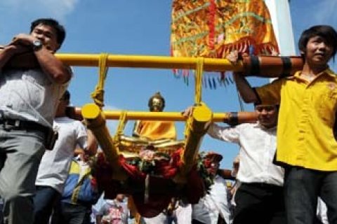 ARAK PATUNG BUDHA