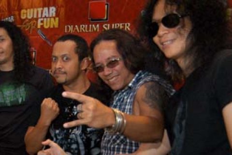 KONSER GITARIS