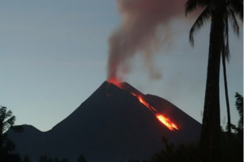 STATUS GUNUNG LOKON MASIH AWAS