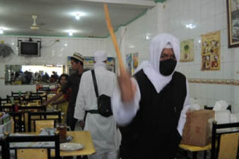FPI RAZIA TEMPAT MAKAN