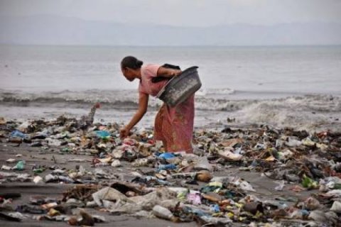 PANTAI PENUH SAMPAH