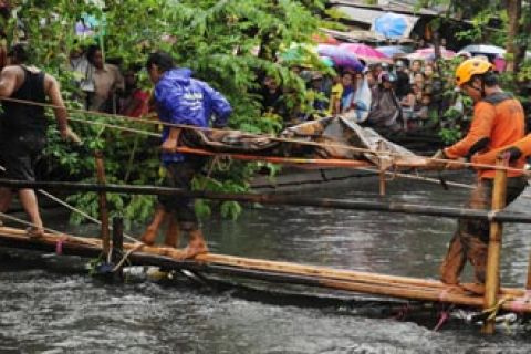 KORBAN MENINGGAL