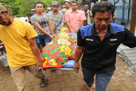 KORBAN MENINGGAL