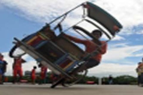 ATRAKSI BECAK