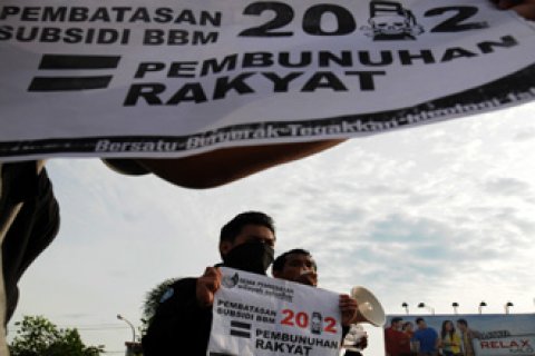 TOLAK PEMBATASAN BBM