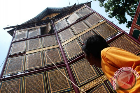 Al Quran Raksasa 