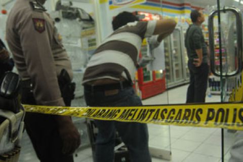 PERAMPOKAN MINIMARKET