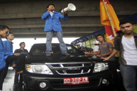 TAHAN MOBIL DINAS