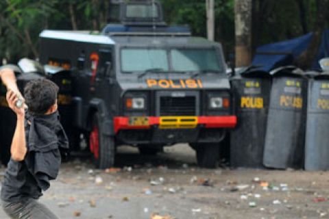 BENTROK KANTOR GUBERNUR