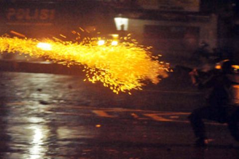 TEMBAKAN GAS AIR MATA