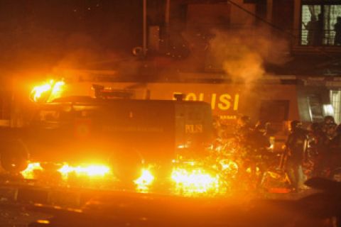 MOBIL POLISI TERBAKAR