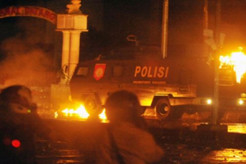 MOBIL POLISI TERBAKAR