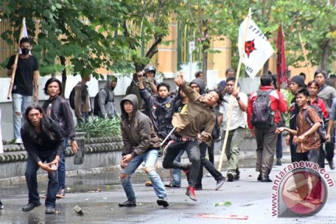 BERAKHIR RICUH