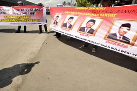 DEMO KORUPSI BANSOS