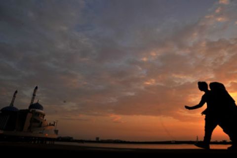 NGABUBURIT MAKASSAR
