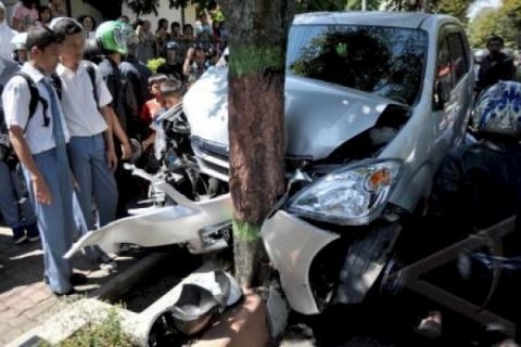 KECELAKAAN MOBIL