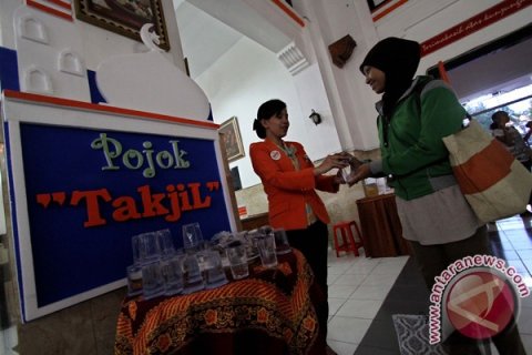 Bagikan takjil
