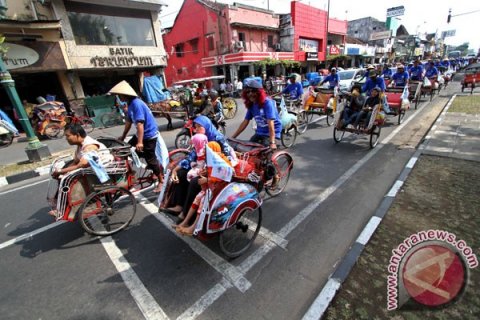 Pawai simpati becak
