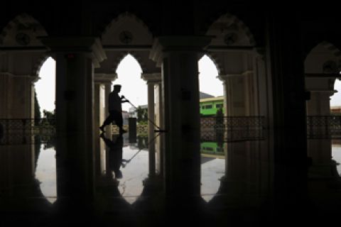 BERSIHKAN MASJID
