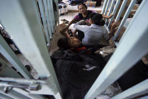 TUNGGU KAPAL