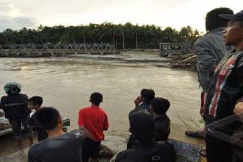 JEMBATAN AMBRUK